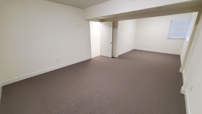 Building Photo - Residential/Office