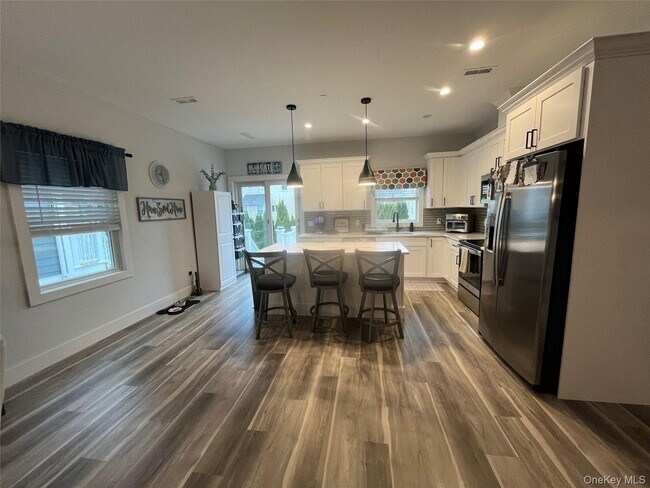 Building Photo - 195 Park Ave