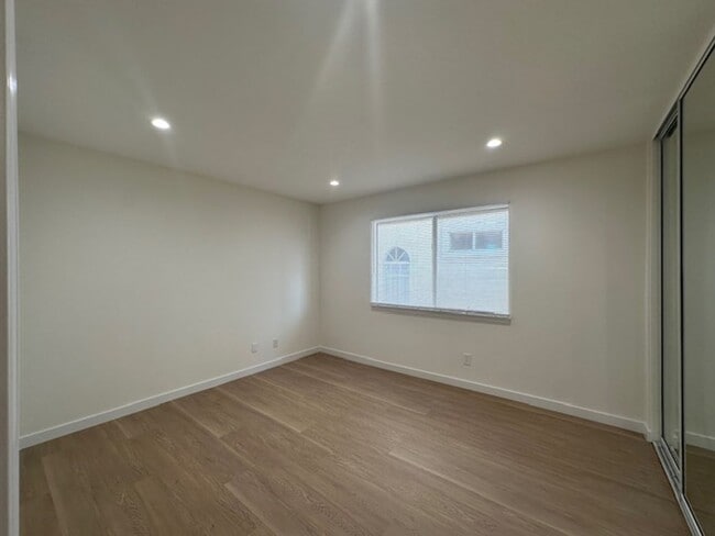 Building Photo - Stunning gated executive home completely redone