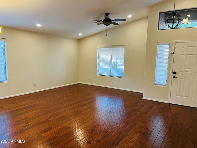 Building Photo - 2823 E Questa Dr