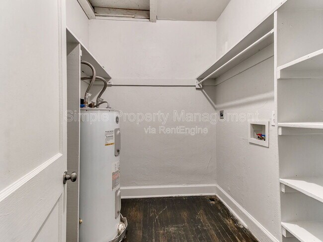 Building Photo - 946 East Dr