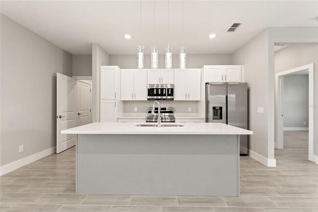 Building Photo - 643 James Ct