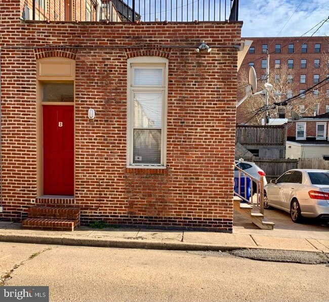 Building Photo - 1017 W Cross St