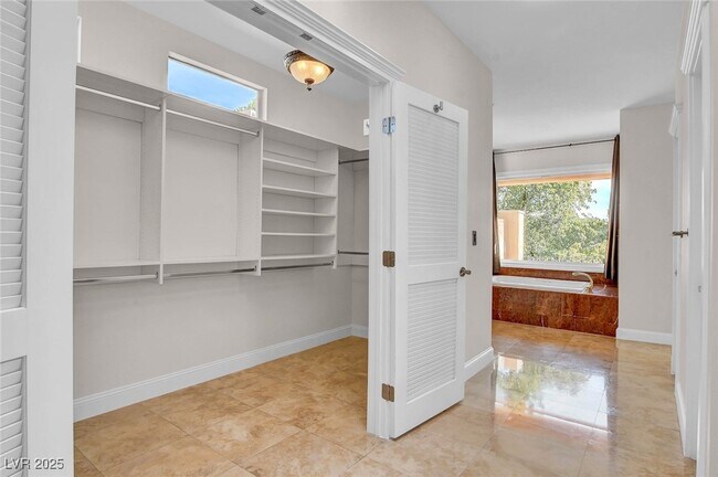 Building Photo - 9005 Opus Dr
