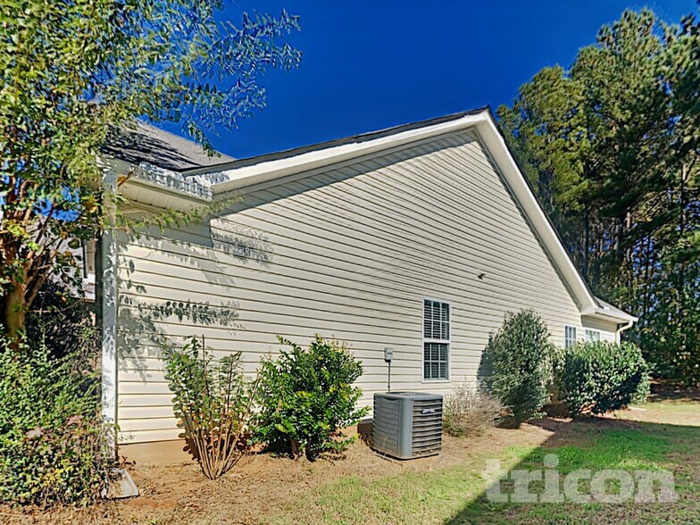 Building Photo - 416 Camella Cir