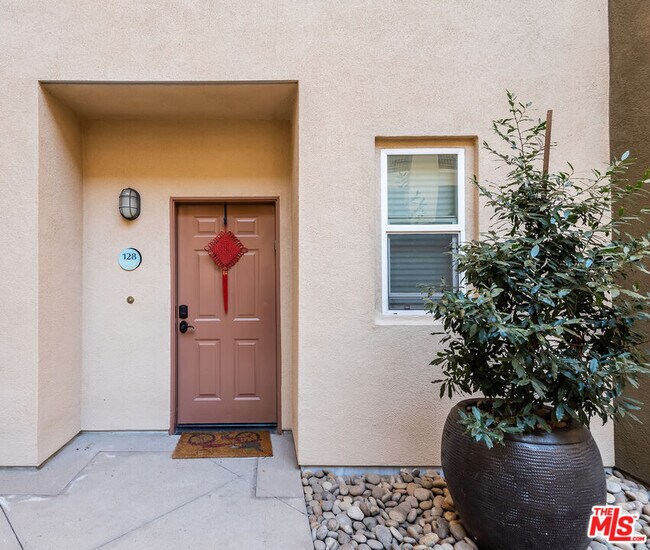 Building Photo - 6020 S Seabluff Dr