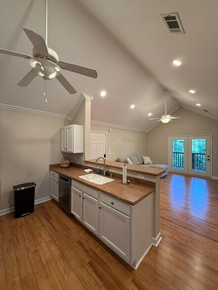 Building Photo - 433 Harts Cove Way
