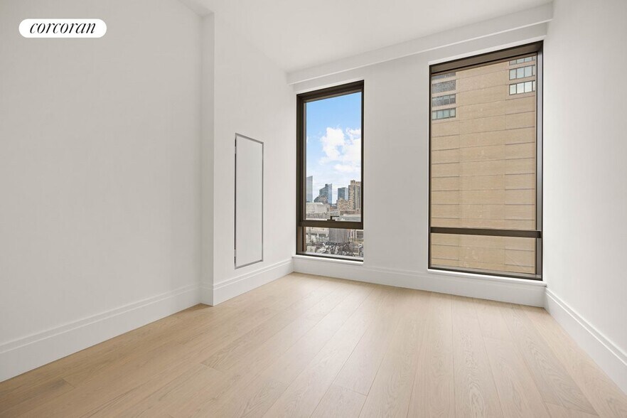 Building Photo - 56 W 66th St