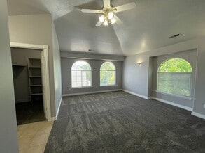 Building Photo - 620 N Fairfield Rd