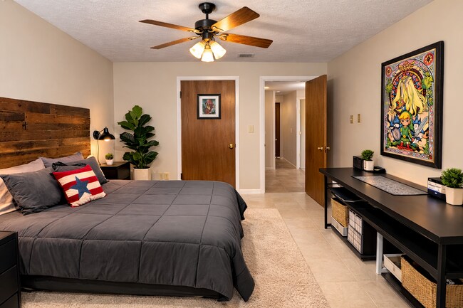 Building Photo - 5 BR 3 full BA House