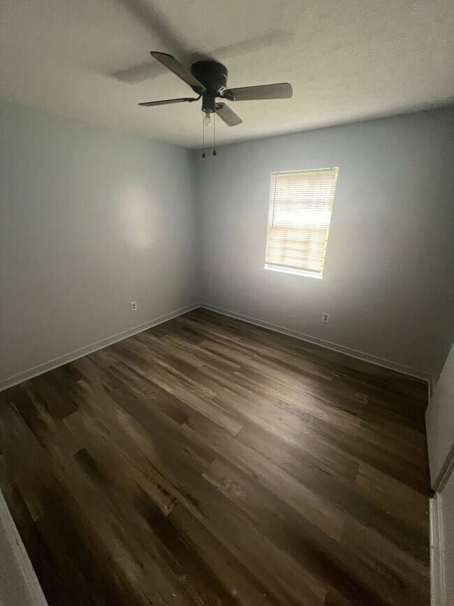Building Photo - 2107 Thousand Oaks Dr