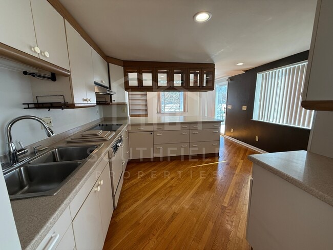 Building Photo - 3175 Ramona Ave