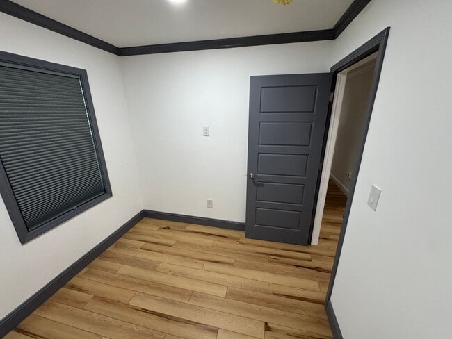Building Photo - Beautiful Executive Home with High End Upg...
