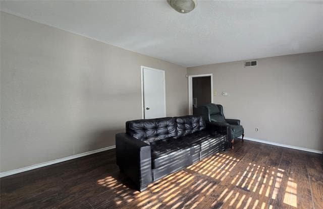 Building Photo - 8307 Bunche Dr