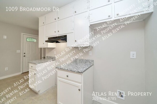 Building Photo - 1009 Broadmoor Dr