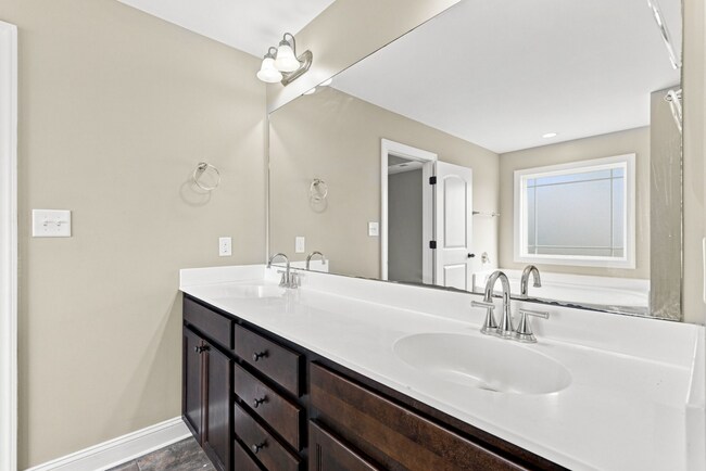 Building Photo - 208 Misty Cove Ct
