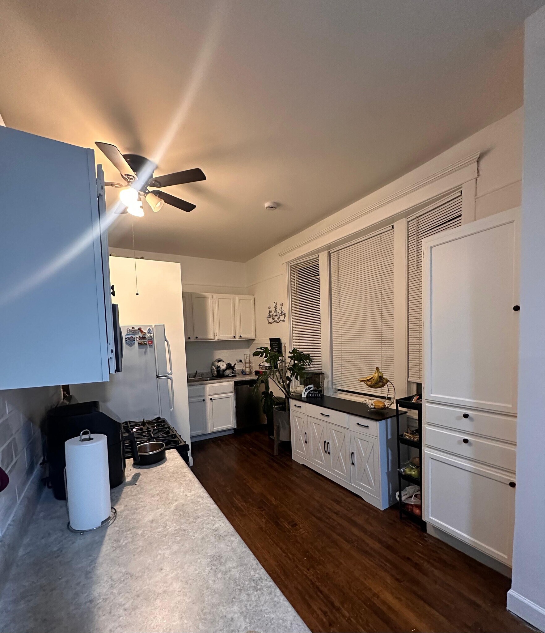 Kitchen - 3706 W Roscoe St