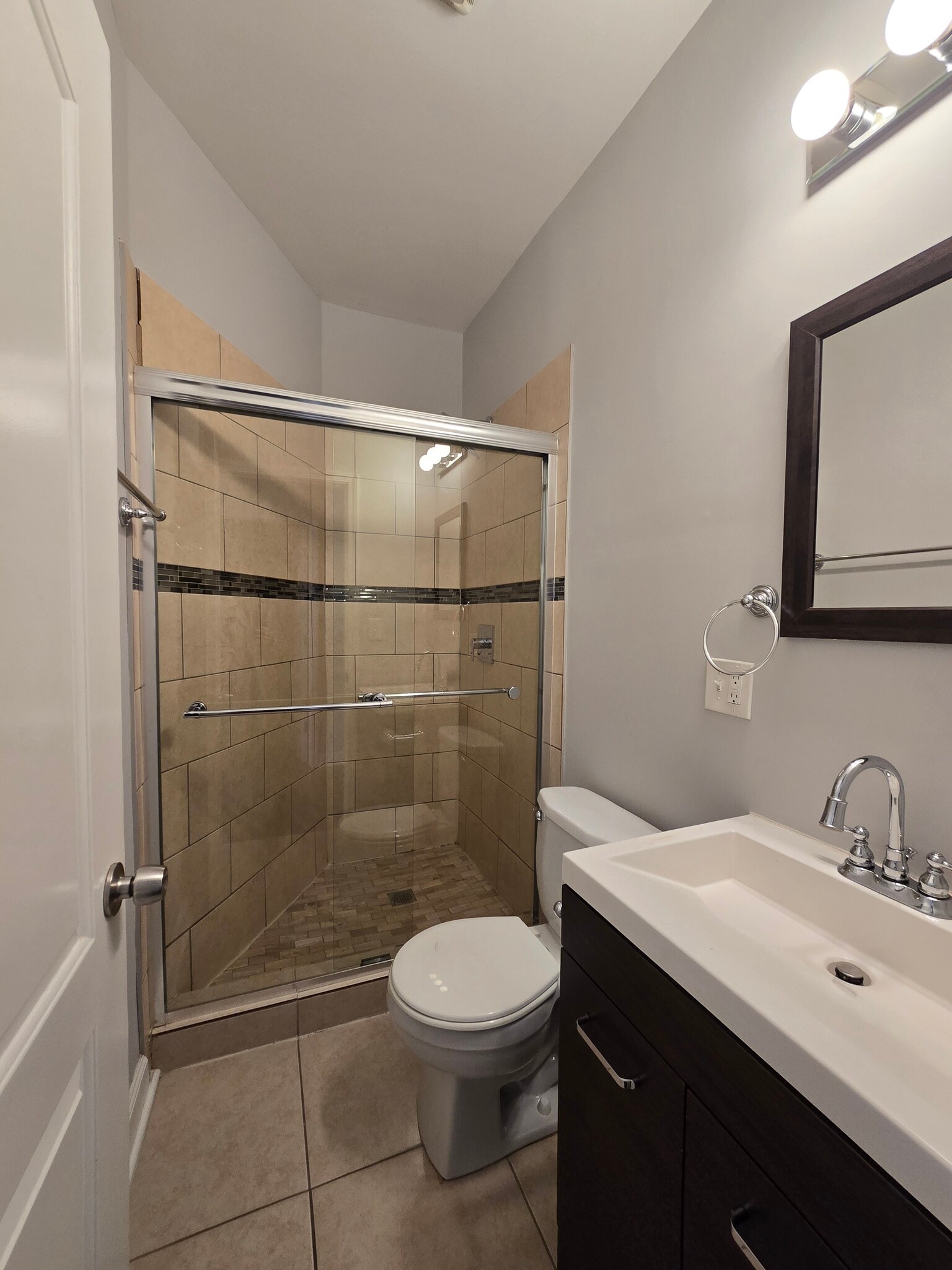 Building Photo - 2414 W Fullerton Ave