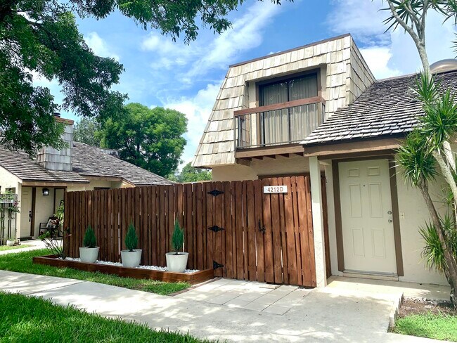 Building Photo - 4212 Palm Bay Cir