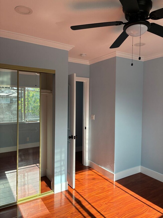 Building Photo - 5 Bedroom 4 Bath House in Garden Grove