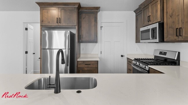 Building Photo - MOVE IN SPECIAL! Fresh, Modern Living, Just Steps Away From Everything in Cedar City