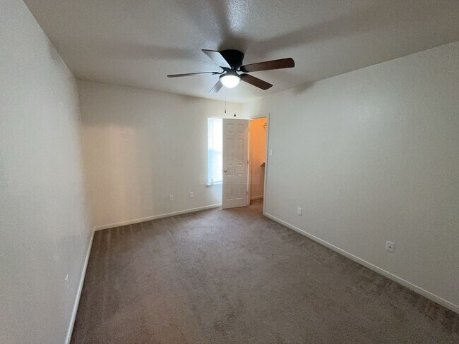 Building Photo - 1302 Nicholas Cir