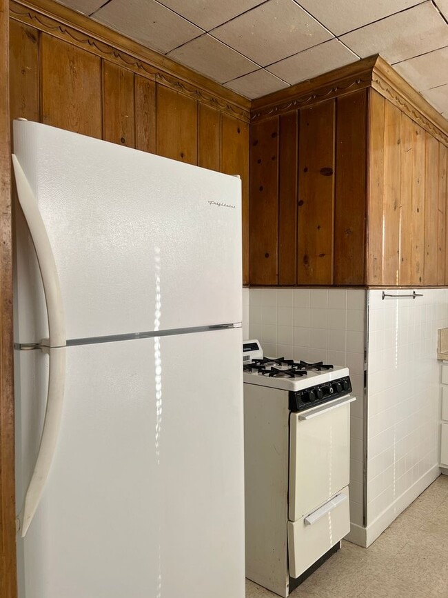 Building Photo - Kemp St Studio Apartment