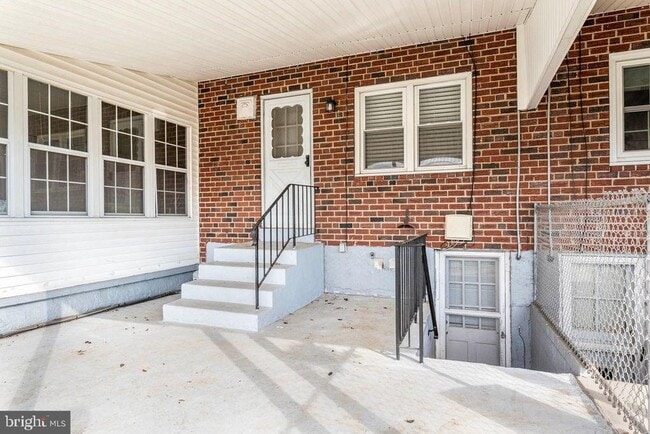 Building Photo - 355 W 12th Ave