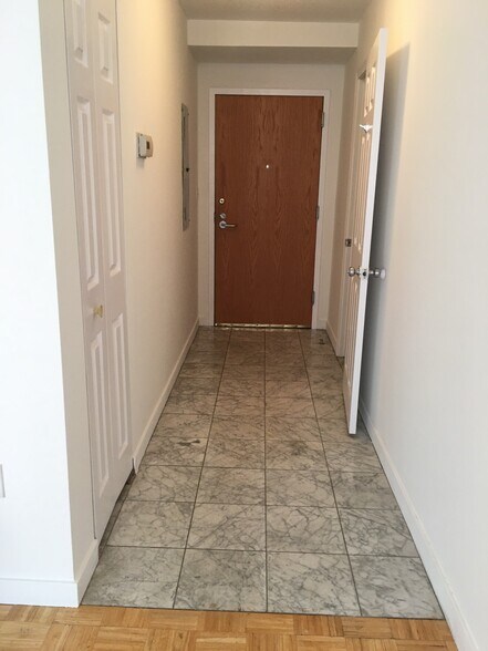 Building Photo - 147 Kelton St