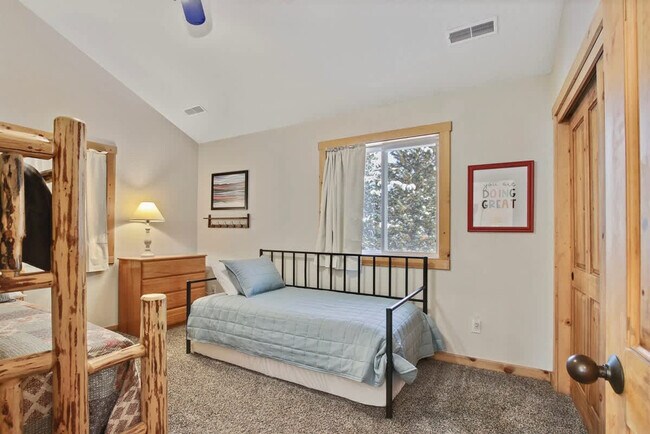 Building Photo - 130 Par Dr