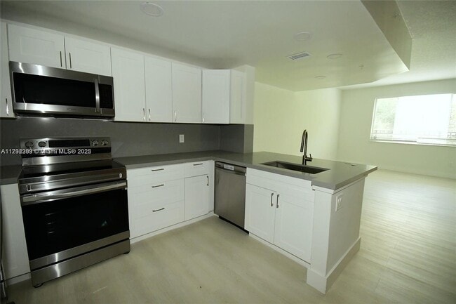 Building Photo - 781 SW 148th Ave