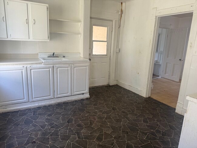 Building Photo - 601 Alexander Ave