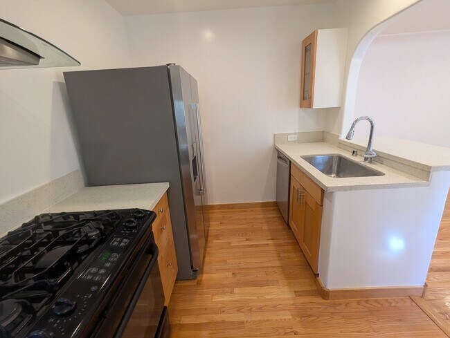 Building Photo - 1549 Baxter St