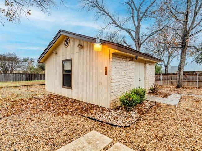 Building Photo - 317 Cedar Dr