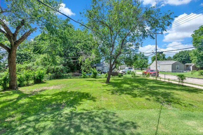 Building Photo - Stunning 3-Bedroom Home with Modern Upgrades in Tulsa