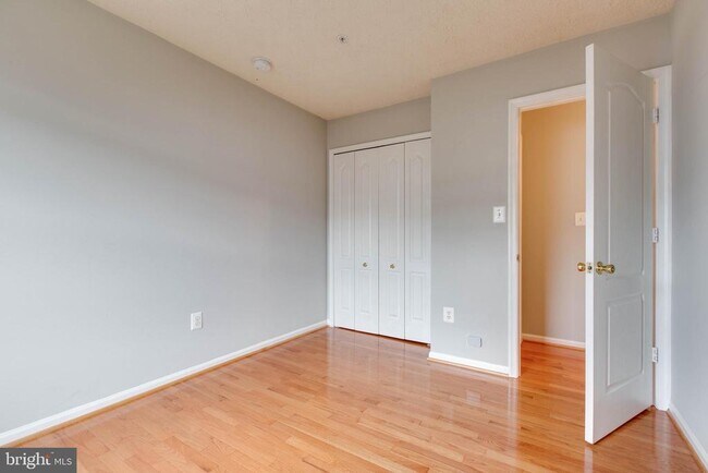 Building Photo - 3318 Hibiscus Ct