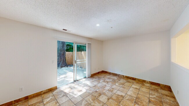 Building Photo - 18235 Happy Ln