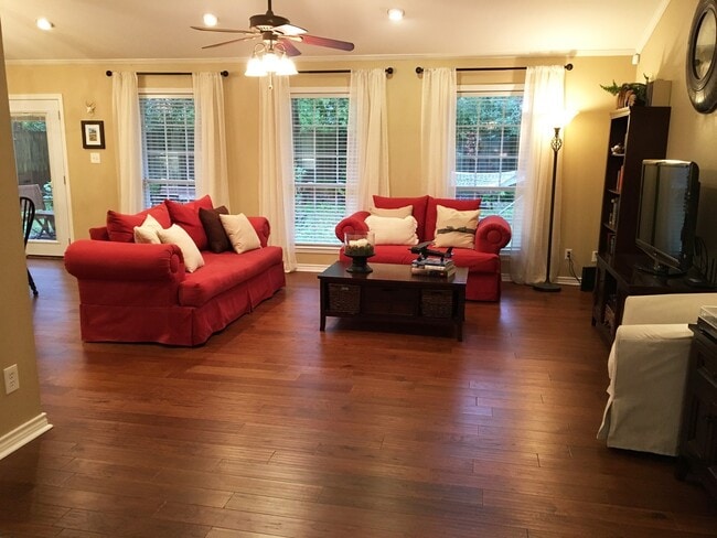 Building Photo - 776 Thora Blvd