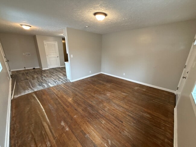 Building Photo - 5331 Oliver Ave