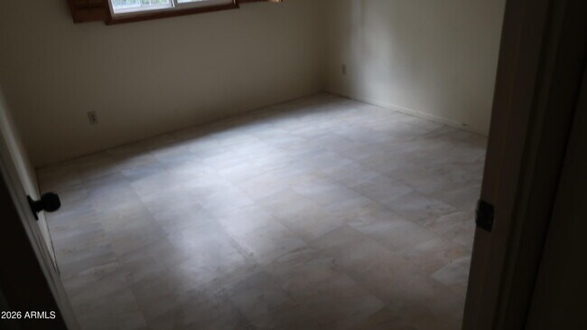 Building Photo - 1627 W Hazelwood St