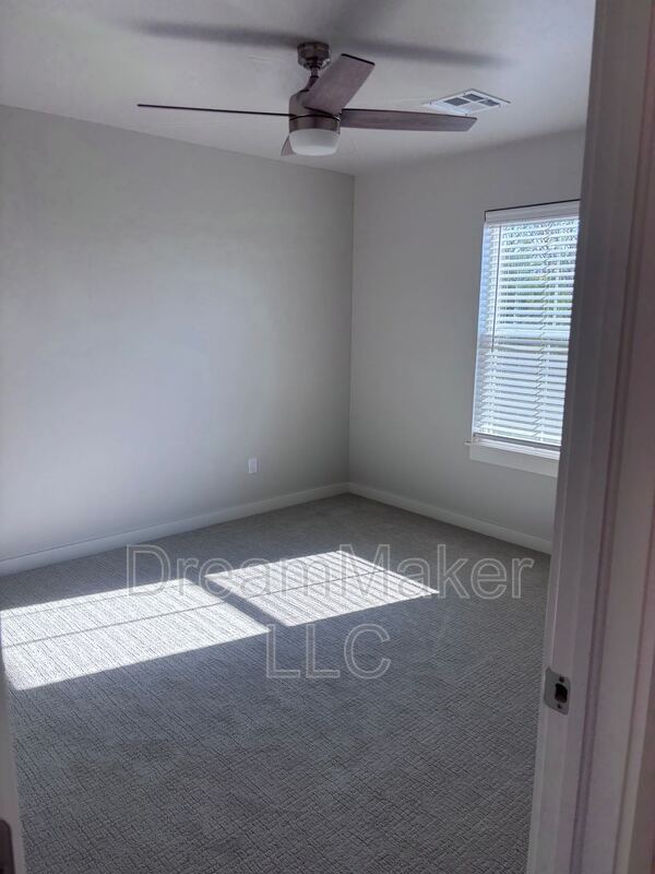 Building Photo - 2819 Clifton Ter