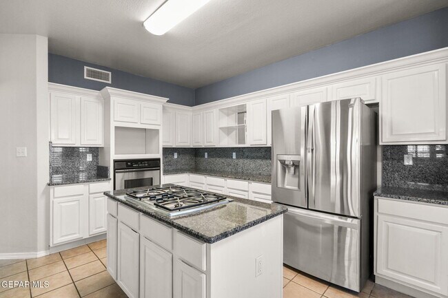 Building Photo - 695 Paseo del Mar Dr