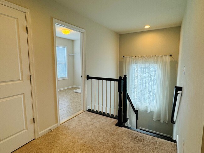 Building Photo - 454 Coastal Ave