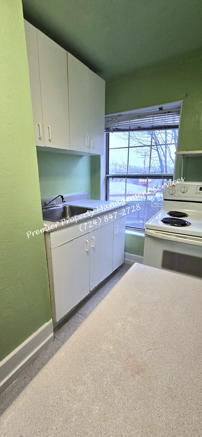 Building Photo - 404 Center Ave