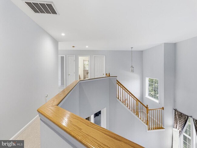 Building Photo - 45370 Barefoot Dr