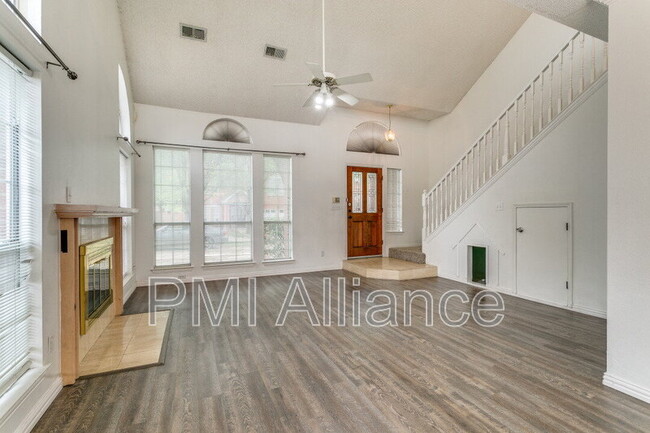 Building Photo - 200 Summer Moon Ct