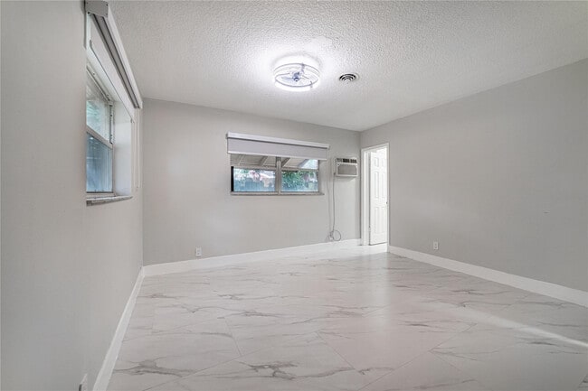 Building Photo - 6220 SW 9th Ct