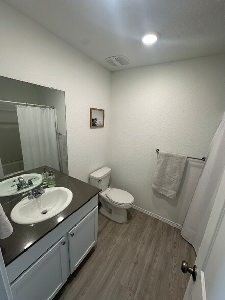 Building Photo - 1713 Knoll Rdg