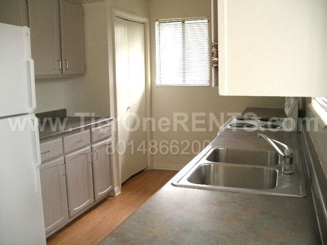 Building Photo - NO DEPOSIT option available for qualified ...