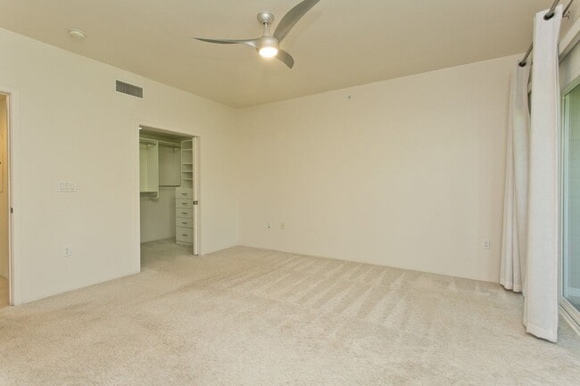 Building Photo - Wonderfully located - Three bedroom two ba...